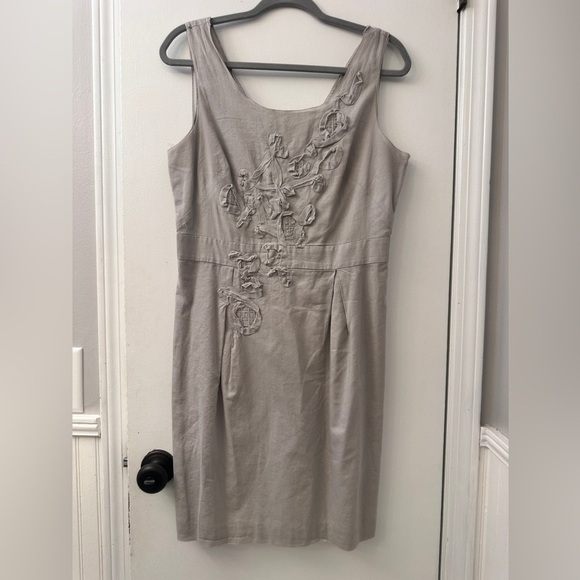 Ann Taylor LOFT Gray Cotton Sheath Dress Floral Applique With Beads Size 10 - Picture 2 of 15